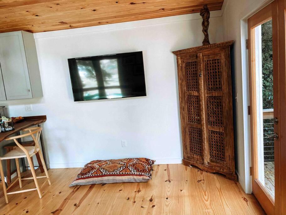 Modern Treehouse, Close To Downtown And Beach Wilmington Eksteriør billede
